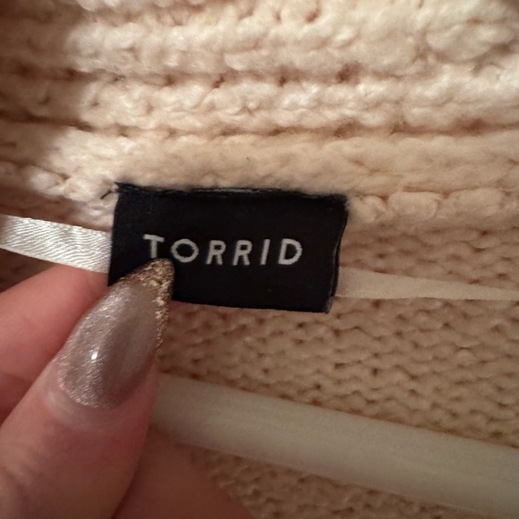 Torrid Cream Heavyweight Cable Knit Open-Front Cardigan (Very Warm! - Picture 4 of 5